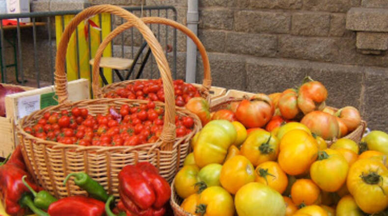 Marché le jeudi et le dimanche
